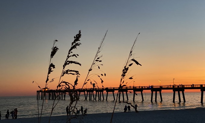Mary Esther House | Coastal House * Fort Walton Beach, 3 bdrms, screed in porch, Free Wifi, Netflix