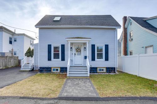 Lynn House | Coastal Lynn Escape with Fireplace 3 Mi to Beaches