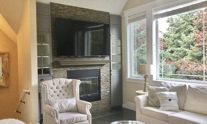 Hansville House | Coastal Retreat Across From Puget Sound Sleeps 2-4. High Speed Internet.