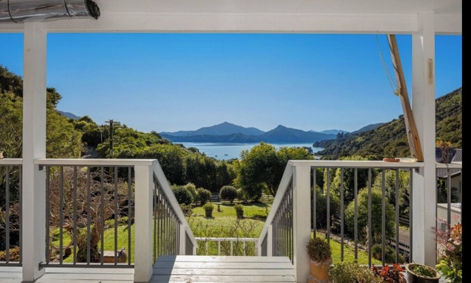 Moetapu Bay House | Coastal Retreat on Moetapu Bay Road – Marlborough Sounds Paradise