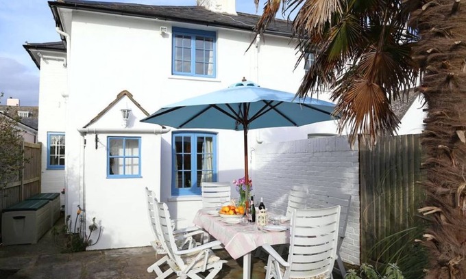 West Wittering Cottage | Coastguard Cottage on quiet creek in Wittering, renovated 2021, oozes character