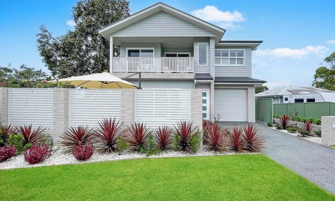 Shellharbour House | Coastline Cove - Townhome Near Village & Marina