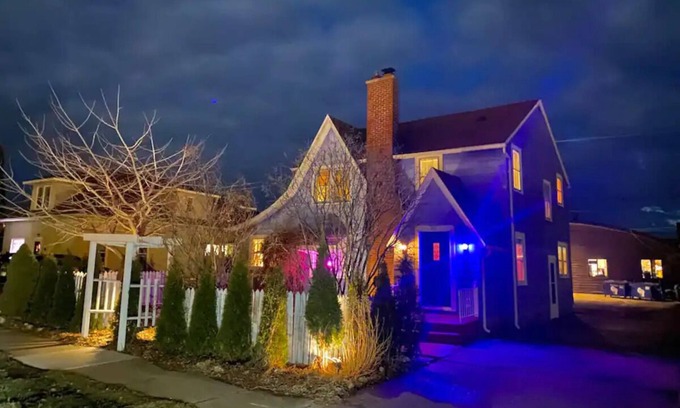 Viroqua Cottage | Cobalt Cottage: eclectic cozy home, right downtown