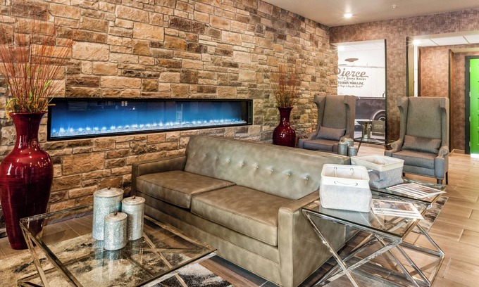 Neenah Hotel | Cobblestone Hotel & Suites - Appleton International Airport