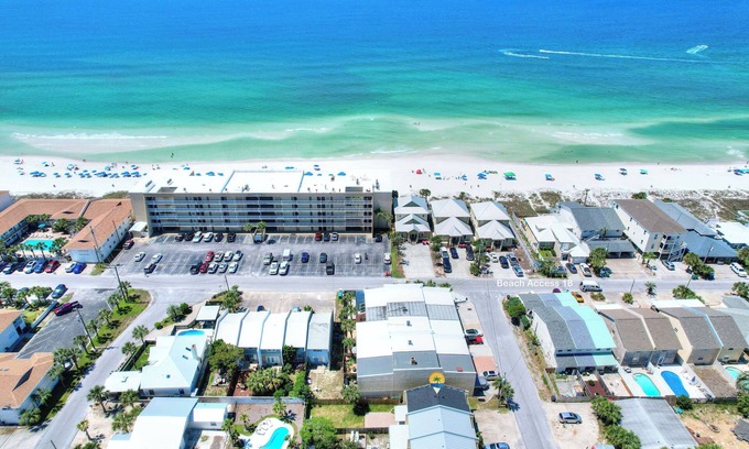 Bel Air House | Cobia St Townhome w/Fenced Yard! Steps to the Beach! FREE Daily Golf & Tix!