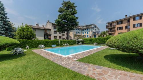 Colico Piano Apartment | Colico Polti lake view and pool apartment