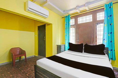 Hyderabad Hotel | Collection O Near Dilsuknagar Metro