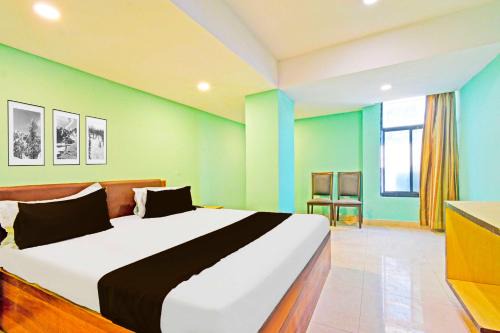 Ameerpet Hotel | Collection O SR Nagar Metro Station