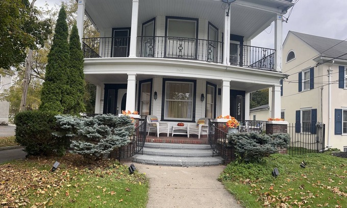 Utica House | Colonial Oasis of Peace 5 Guest