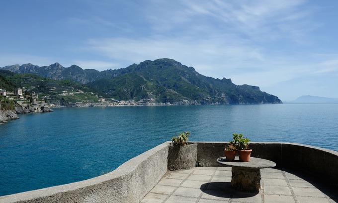 Castiglione Apartment | Colorful a studio with sea view and access to the sea