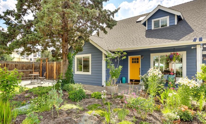 Mountain View District House | Colorful Bend Home with Yard and Fire Pit!
