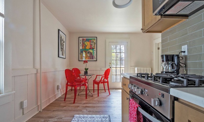 Woodstock Apartment | Colorful Modern Hideaway In Downtown Woodstock - AC & WiFi