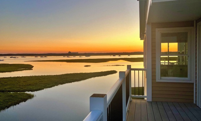 Hampton House | Colt Beach House - Hampton Beach, NH