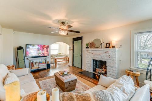 Columbia House | Columbia Cottage with Patio 1 Mi to Downtown!