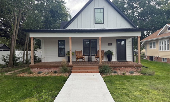 Holdrege House | Come and enjoy our cozy remodeled home centrally located and close to everything