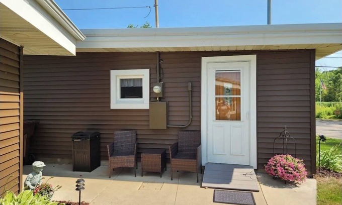 Lake Odessa House | Come and enjoy the lake life on Jordan Lake. A small slice of tranquility.