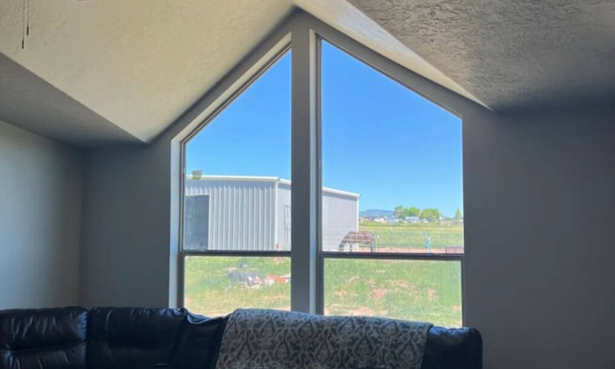 Fruitland House | Come enjoy the great outdoors with lots of space for the whole family!