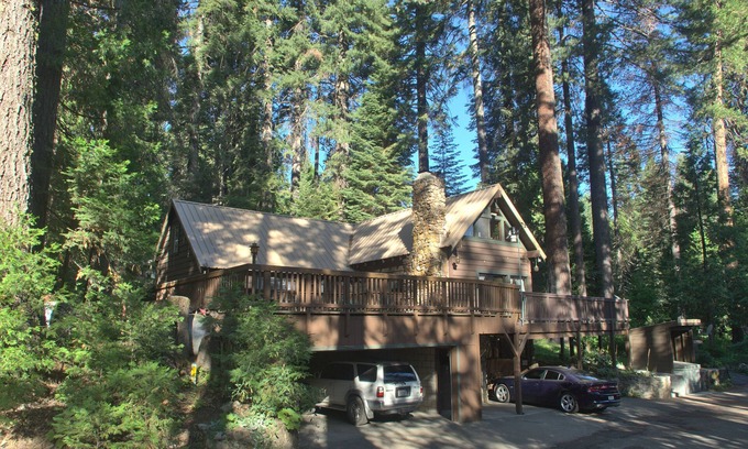 Fish Camp Cabin | Come Home to the Big Pine Cabin at Yosemite Forest Lodge!
