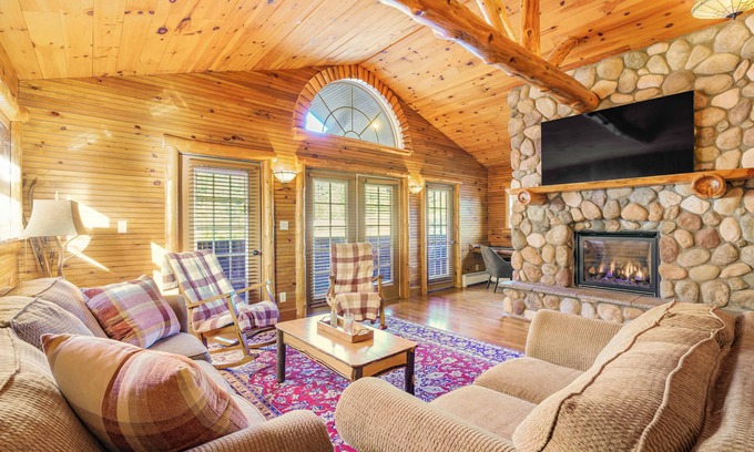 North Creek Condo | Come stay at Alpine Lodge for amazing views!