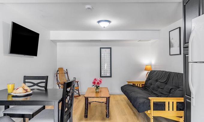 North Creek Condo | Come stay at Alpine Lodge for amazing views!