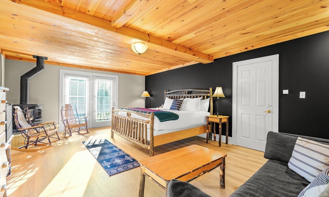 North Creek Condo | Come stay at Alpine Lodge for amazing views!