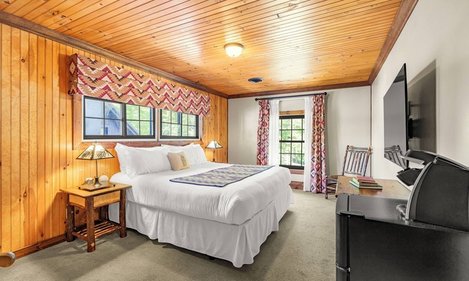 Old Forge Condo | Come stay at Great Pines for amazing views!