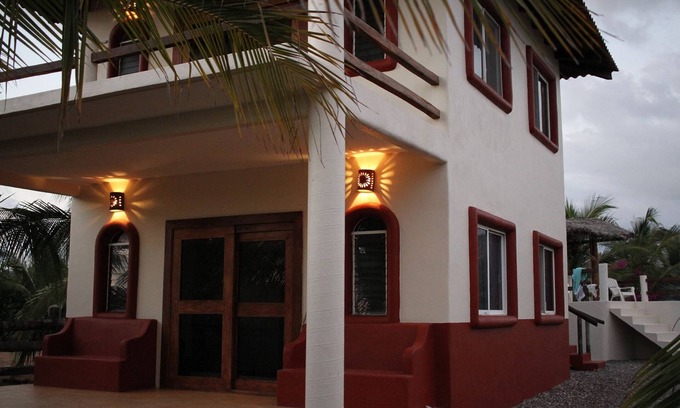 La Union House | Come surf Palo Alto at the beautiful Casa Gunz! Troncones/La Salidita/The Ranch
