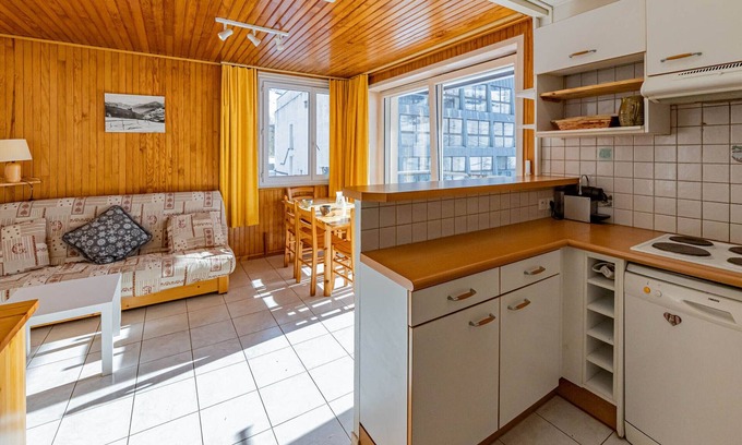 Saint-Francois-Longchamp Apartment | Comfort in resort: 1BR for 6, ski-in, close to shops