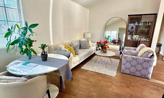 Sunland-Tujunga House | Comfort Bungalow