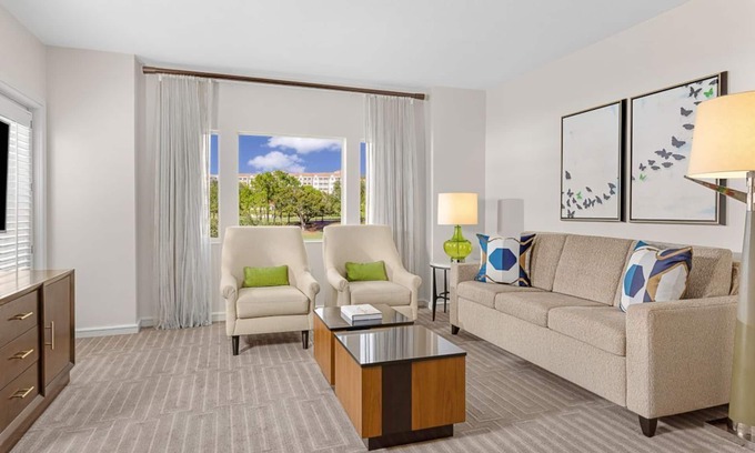 Williamsburg Apartment | Comfort & Charm-1 King Guest Room in Grande Vista