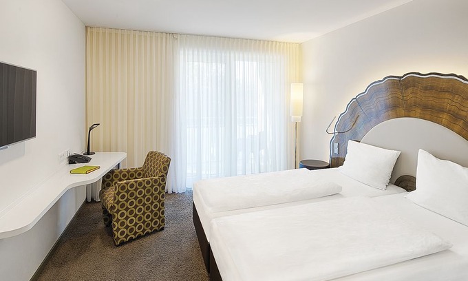 Emmendingen Apartment | Comfort double room with balcony - TAOme - Feng Shui Stadhotel Breisgau