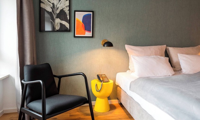 Inzlingen Apartment | Comfort Dreibettzimmer mit Dusche und WC