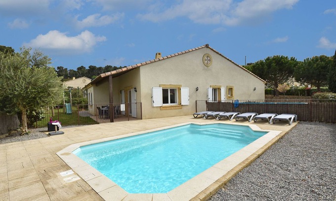 Montbrun-des-Corbieres Villa | Comfortable villa with jacuzzi