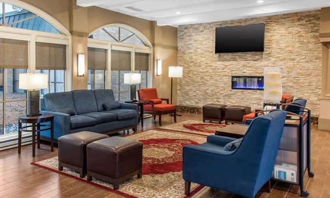 East Bloomington Hotel | Comfort Inn Airport Bloomington
