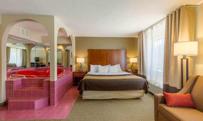 Frederick Hotel | Comfort Inn Red Horse