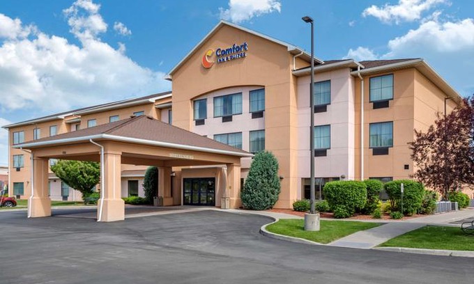 Farmington Hotel | Comfort Inn & Suites Farmington - Victor