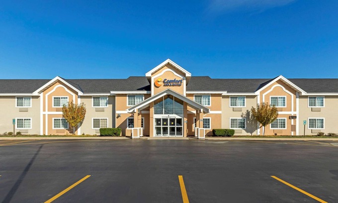 Jackson Hotel | Comfort Inn & Suites Jackson - West Bend