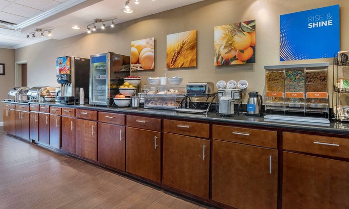 Greendale Hotel | Comfort Inn & Suites Lawrenceburg