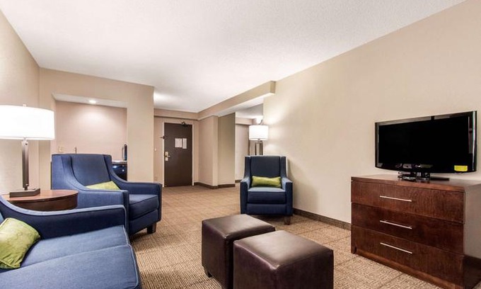 South Central Omaha Hotel | Comfort Inn & Suites Omaha
