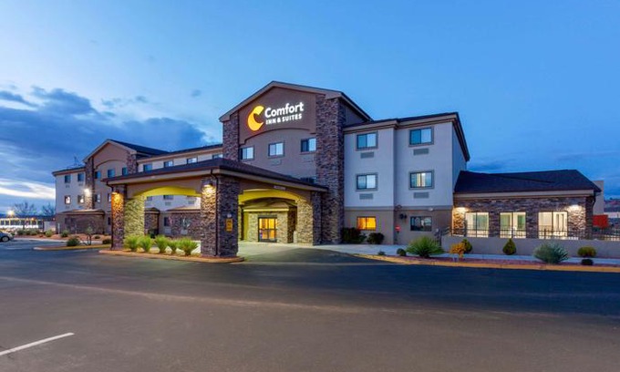 Page Hotel | Comfort Inn & Suites Page at Lake Powell
