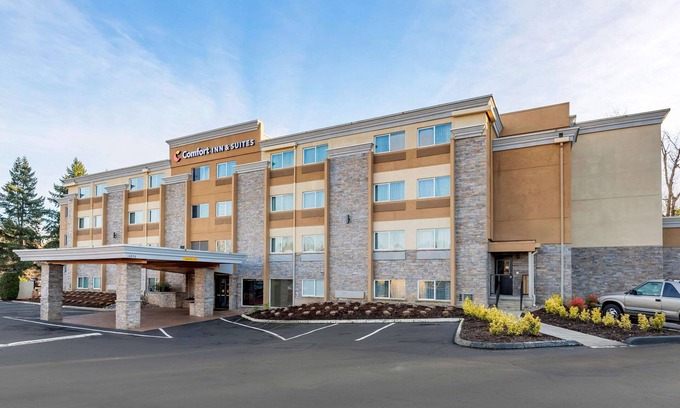 Greenburg Hotel | Comfort Inn & Suites Tigard near Washington Square