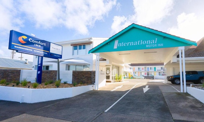 Warrnambool Hotel | Comfort Inn Warrnambool International now Waves Motel and Apartments