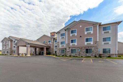 Delavan Hotel | Comfort Suites Delavan - Lake Geneva Area