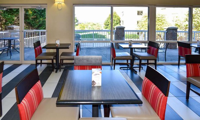 Salem Hotel | Comfort Suites Inn at Ridgewood Farm
