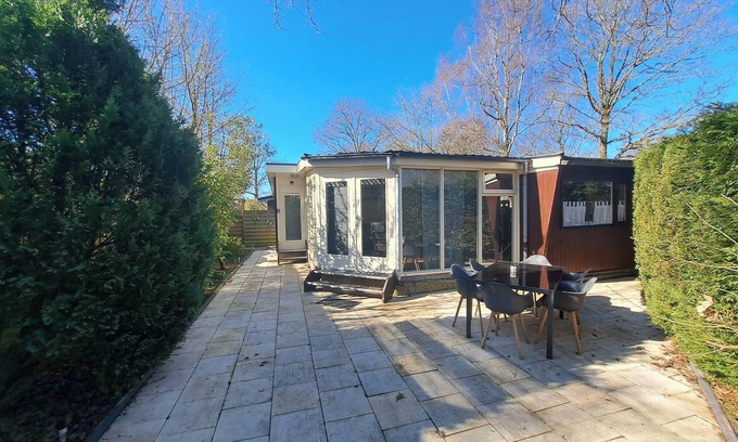 Sint Maartensvlotbrug Ski Chalet | Comfortable bungalow for 6 persons on Park Campanula
