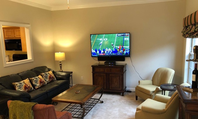 Versailles House | Comfortable 1640 sq. ft. townhouse with 2 car garage in quiet neighborhood