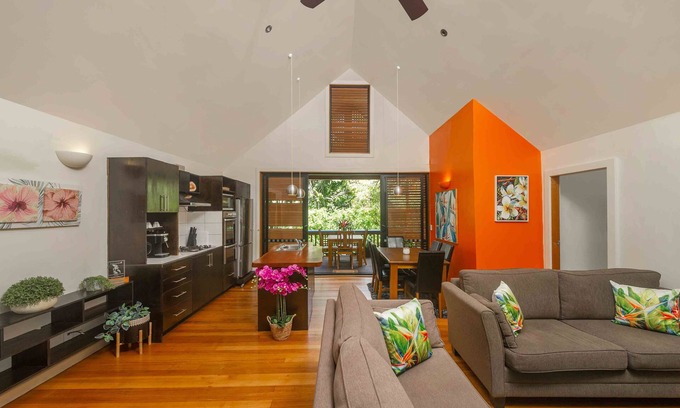 Muri Villa | Comfortable 2-Bedroom Villa surrounded by lush gardens