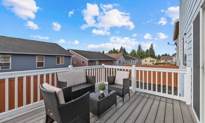 Bothell House | Comfortable 4BR Home｜ Main Floor Bedroom & Patio｜ Dedicated Workspace #41847