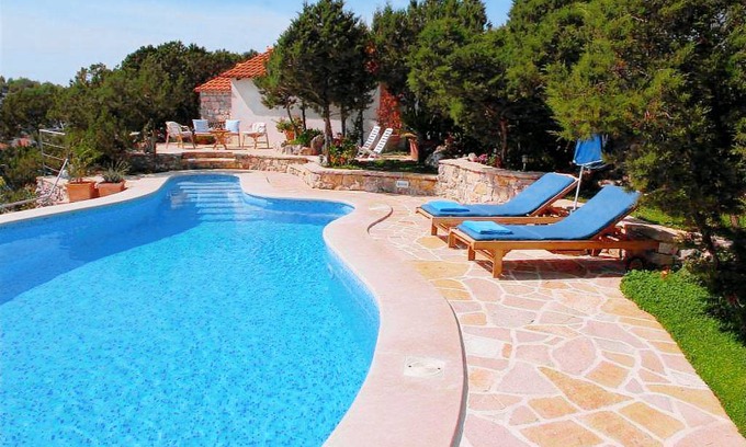 Bobovisca House | Comfortable and spacious house with terrace and sea view Bobovišća na Moru, Brač (K-14405)