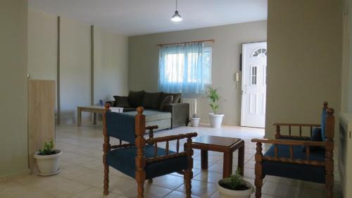 Aigio Apartment | Comfortable and Spacious Home Near Beaches